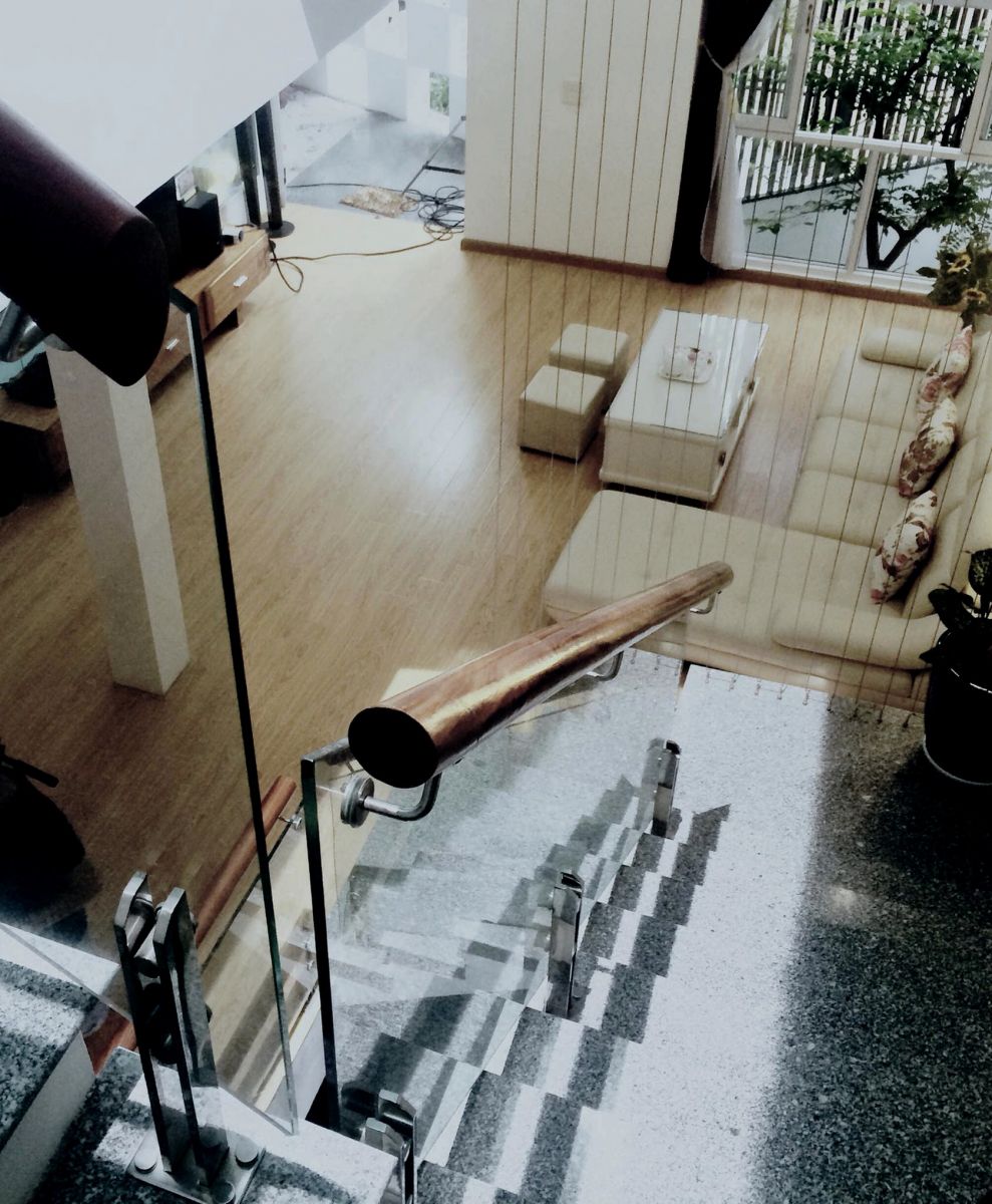 55tang 1 nhin tu cau thang xuong543